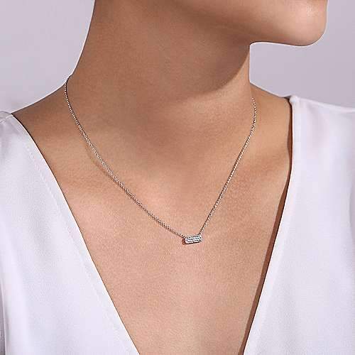 Collier NK4943W45JJ au cou